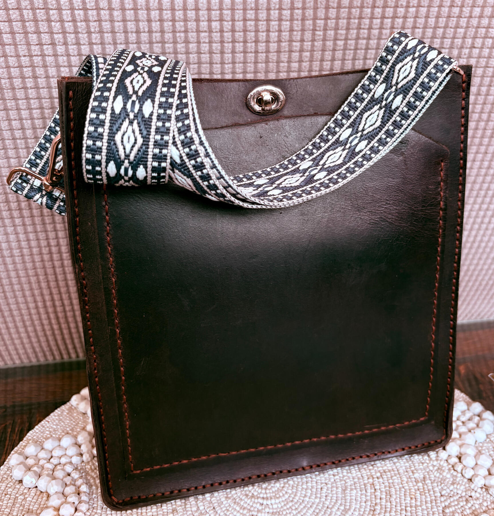 Crossbody tote